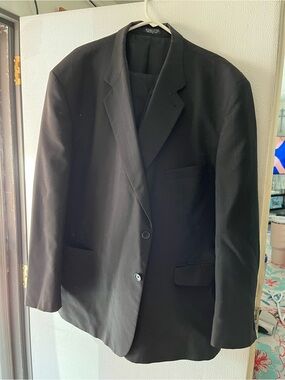 Men's Black Two-Button Notch Lapel Suit Jacket